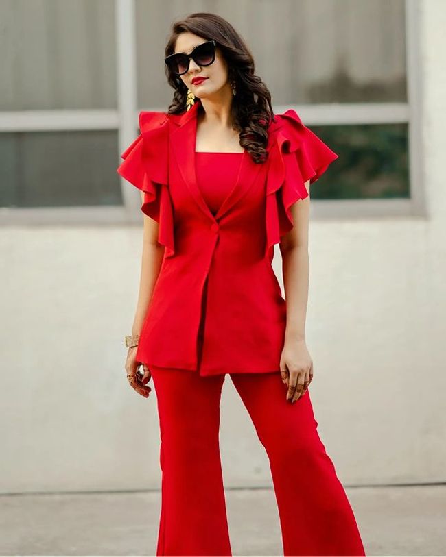 Gorgeous Looks Of Surbhi Puranik In Floral Outfit